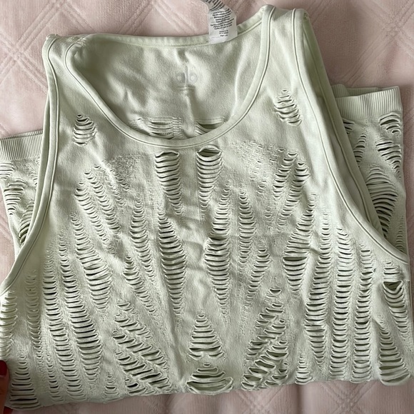 Pastel green Alo workout tank - Picture 1 of 2